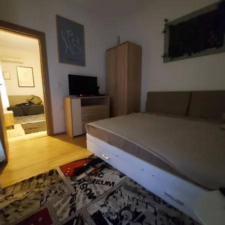 Centrocentro With Balcony * Νόβι Σαντ